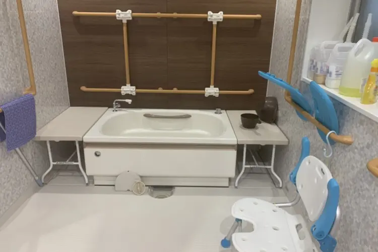 介護施設で電気や水道が止まったときの対応方法について解説する画像