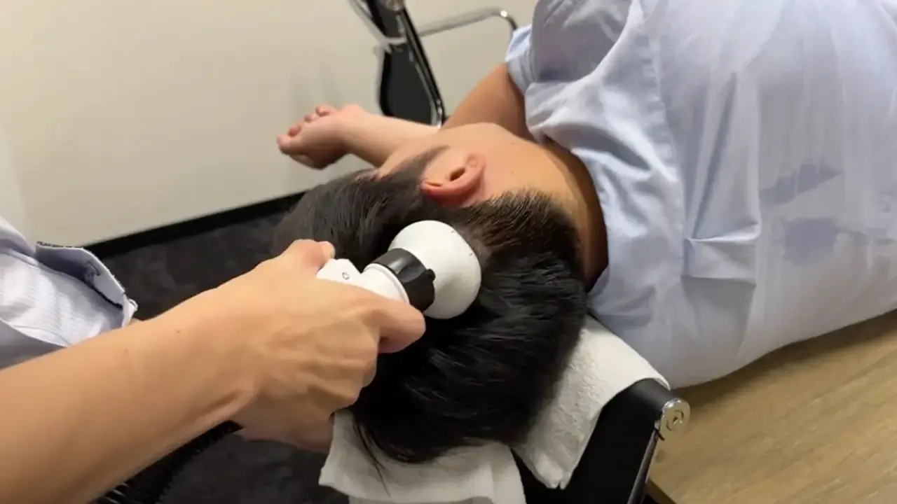 スイトルボディが寝たまま頭を洗える様子の写真