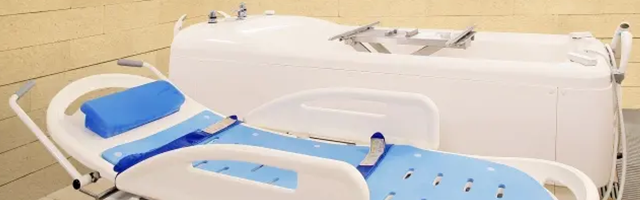 機械浴（特殊浴槽）の活用方法や使い方を示す設備の写真